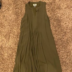 Small olive Old Navy dress.